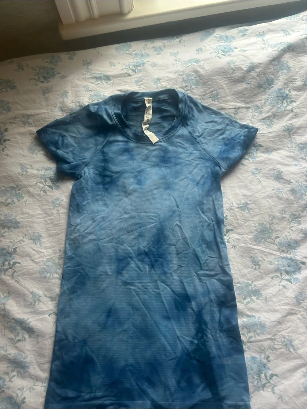 lululemon athletica Women's Blue Tie-Dye Short Sleeve Tee